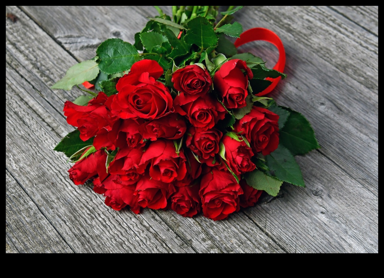 ما وراء الورود: أفكار هدايا فريدة لعيد الحب الذي لا يُنسى