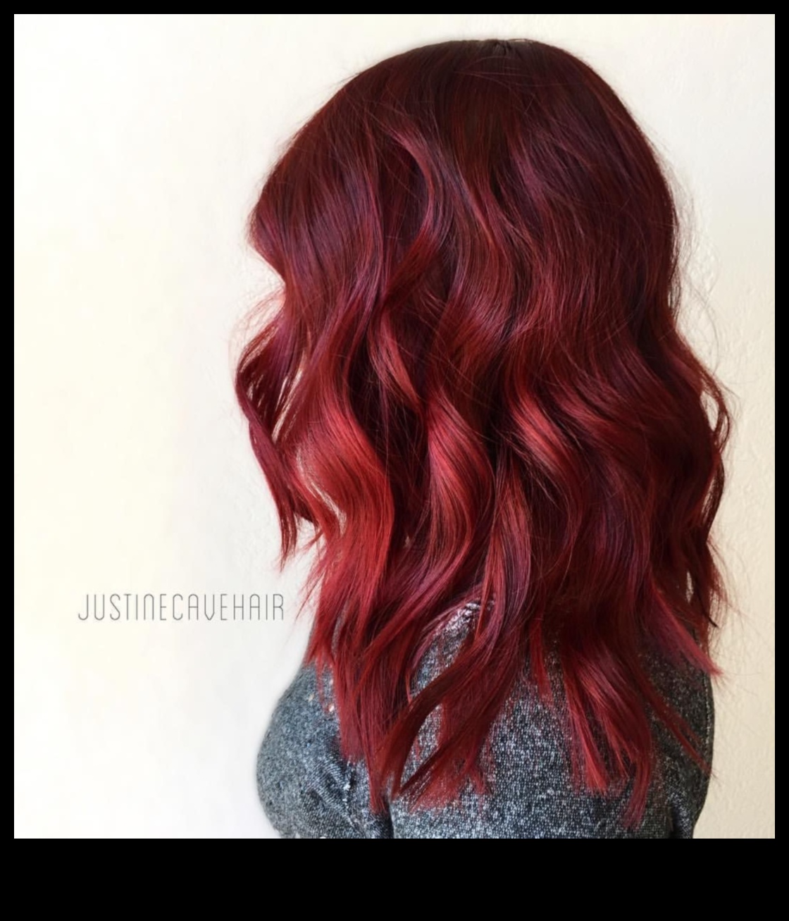 تأملات روبي: تسريحات الشعر الحمراء والحمراء التي تعكس جمالك الداخلي