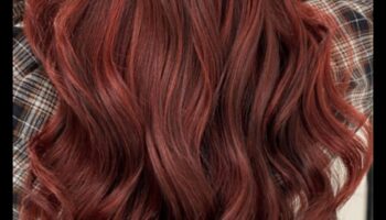 تأملات روبي: تسريحات الشعر الحمراء والحمراء التي تعكس جمالك الداخلي