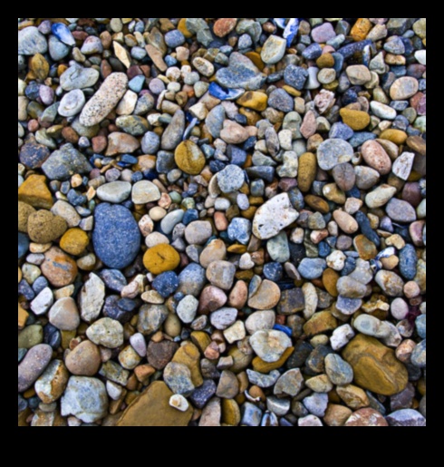 ما أهمية التكوينات الصخرية في تشكيل المناظر الطبيعية الأرضية؟