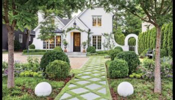 كيف تساهم الأنماط المعمارية المختلفة في السحر التاريخي للمناظر الطبيعية؟