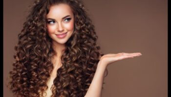 التطور الحلزوني: الارتقاء بأسلوبك باستخدام أقفال مجعدة أنيقة