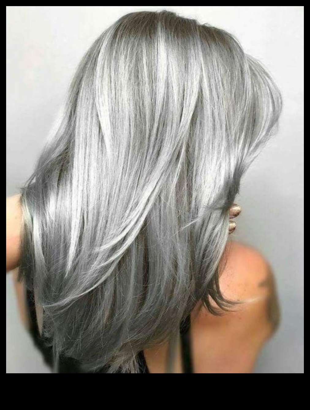 تابع اللون الرمادي الفاتن: أفكار شعر قصير أنيقة للثعالب الفضية