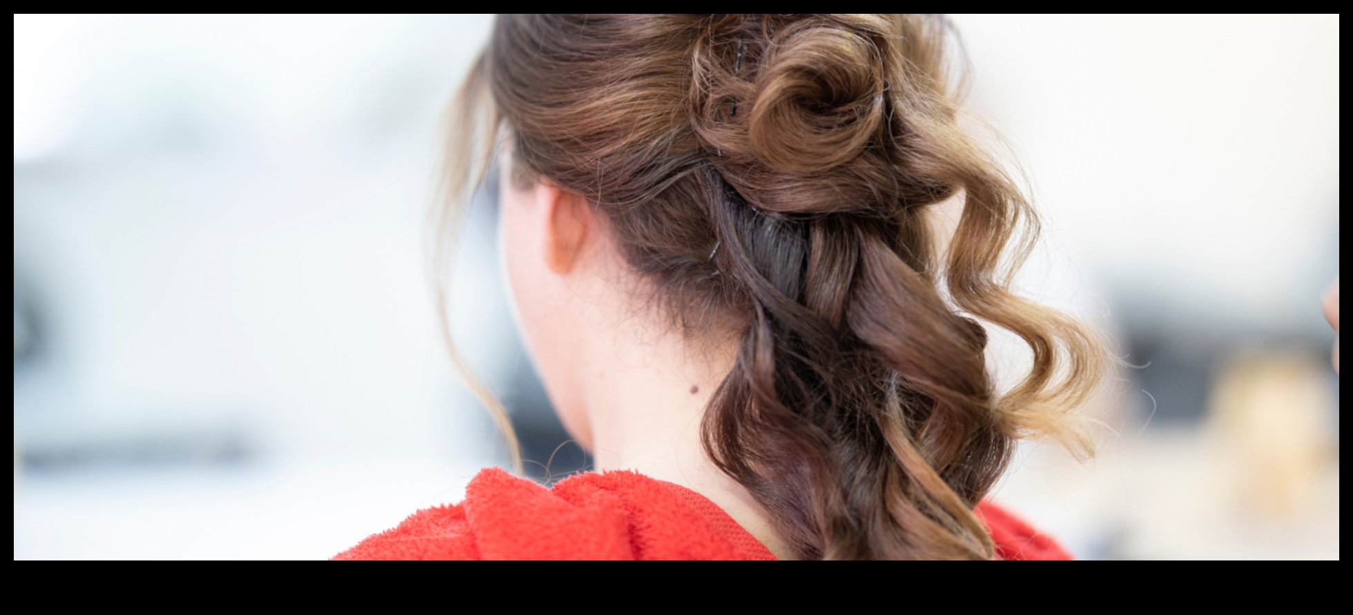 استمرار الأناقة والجاذبية: الكشف عن سحر تسريحات الشعر الخاصة بالحفلات